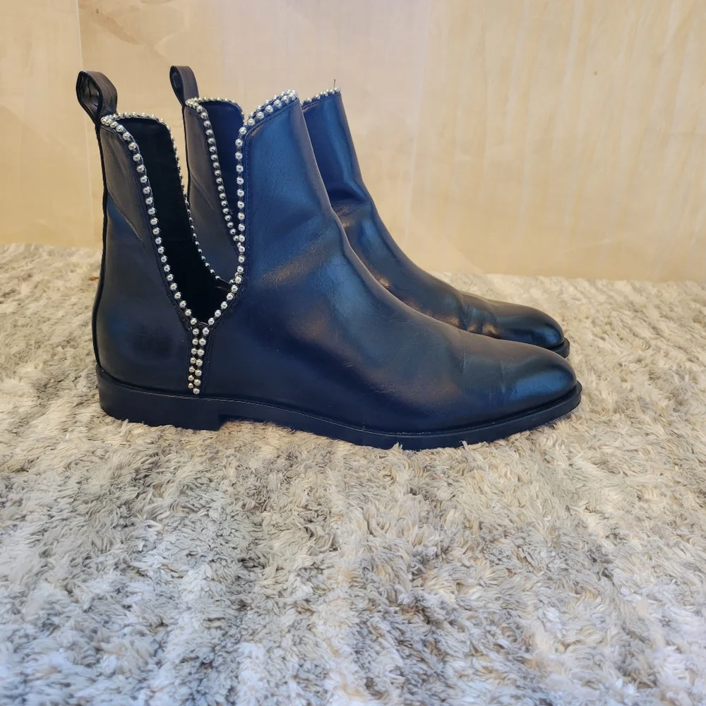 Shoes - Picture 4 of 6